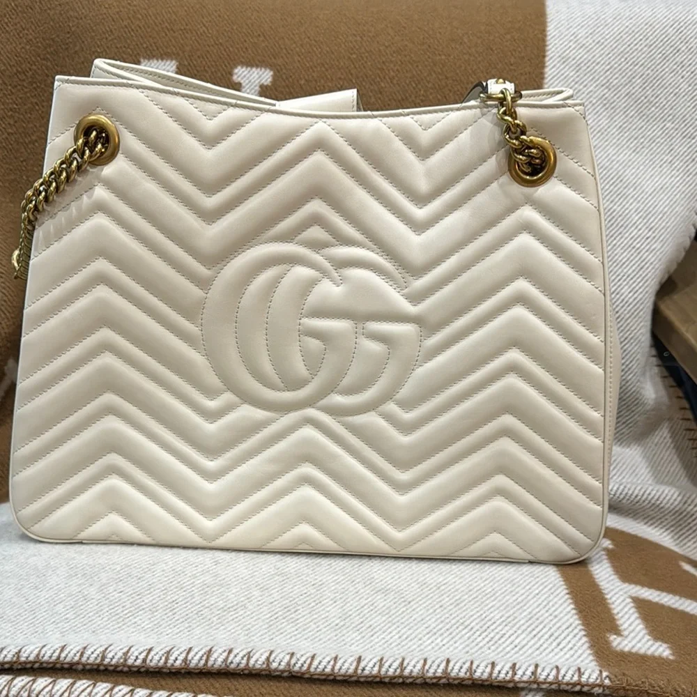 Gucci White and Gold Chevron Shoulder Bag